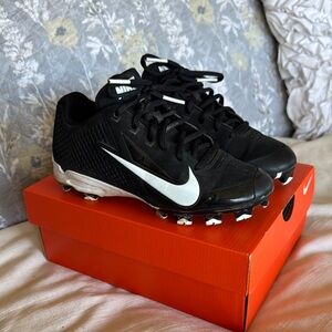 Nike Youth size 3 Black and White Cleats